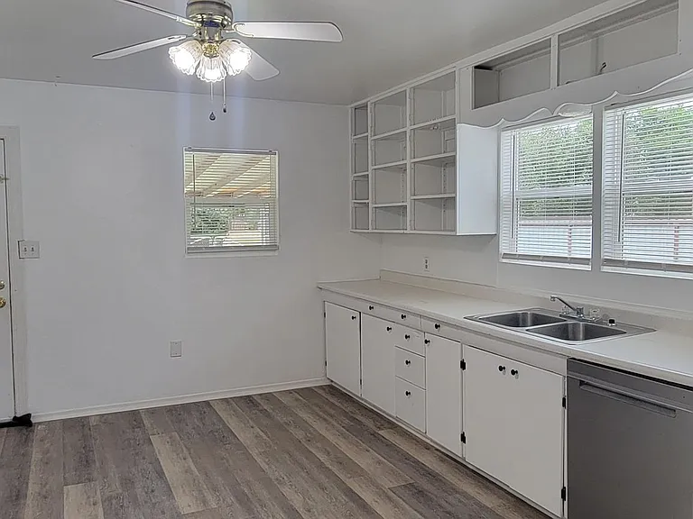 2901 Wallace St — Photo 10