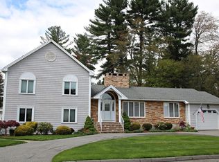 23 Arrowhead Dr, Saugus, MA 01906