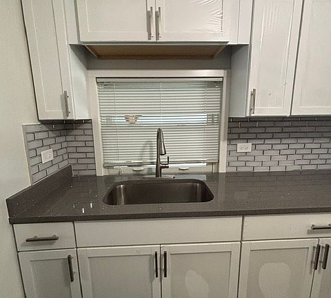 3rd image of 931 Dunlop Ave #R