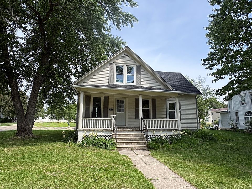 1st image of 302 Oak St