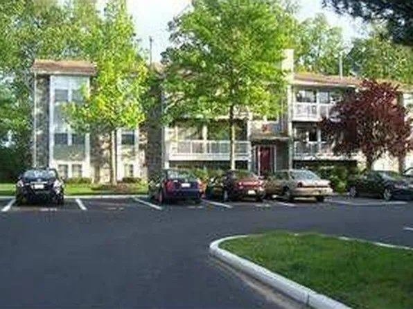 60 Kenwood Dr, Sicklerville, NJ 08081