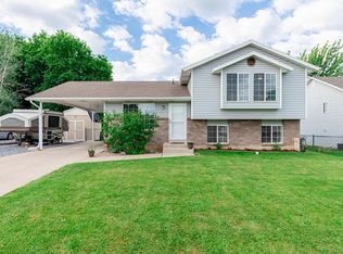 607 W 950 N, Clinton, UT 84015