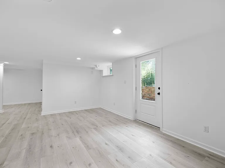 437 Woodsdale Rd — Photo 28