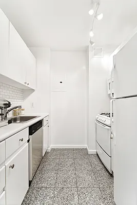 Rented by Compass | media 7