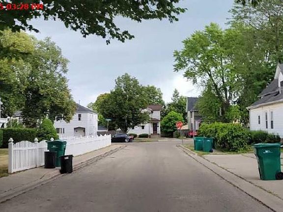 Exterior Neighborhood (street photo)