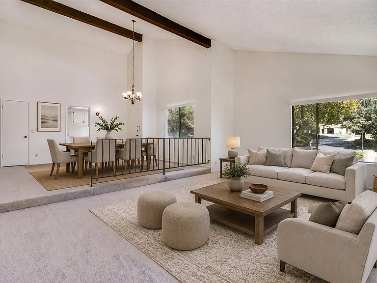18 Stanford Cir — Photo 4