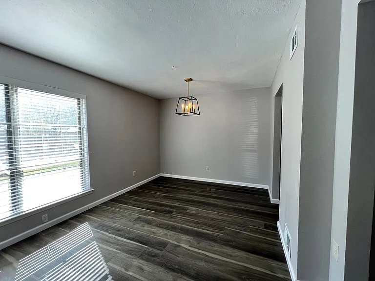 718 Westover Dr — Photo 3