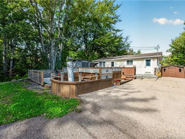 23 Clover Ln, Shediac, NB E4P 4B1