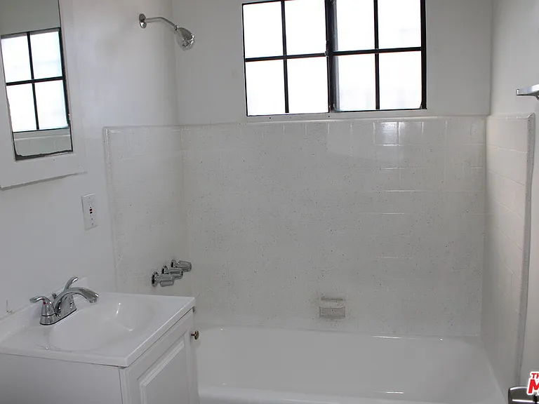 6340 10th Ave #6404 — Photo 2