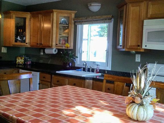 Eat-in Kitchen
