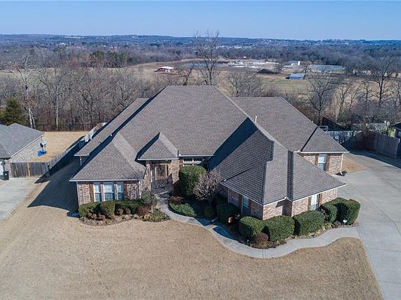 3rd image of 2214 Lee Creek Dr