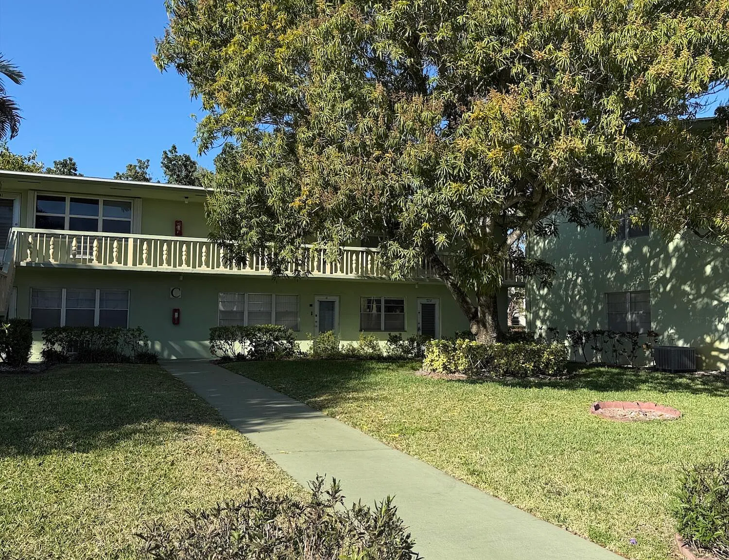 2 bed, 1.5 bath, 819 sqft, $1,450 — Photo 2