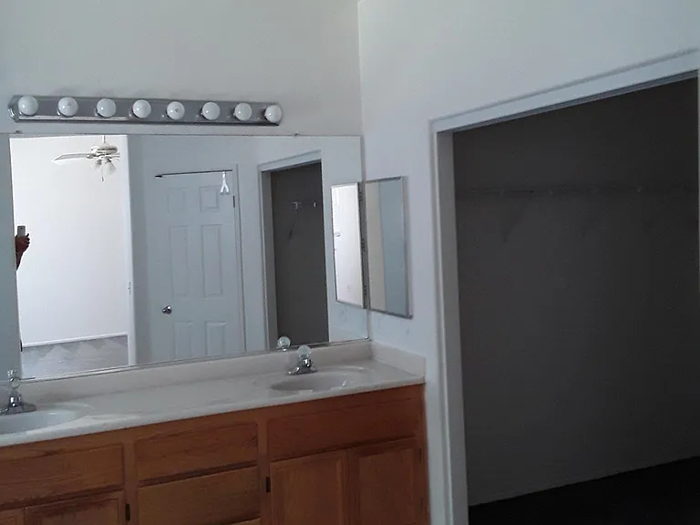 3422 Tamarisk Dr — Photo 15