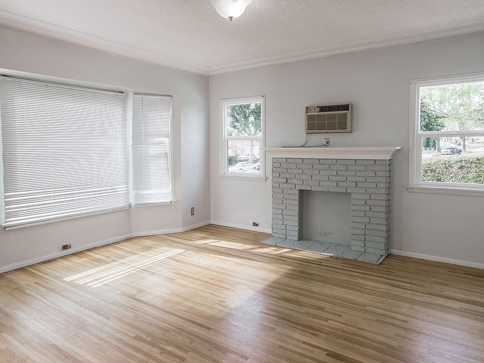 1st image of 109 W Fairview Blvd