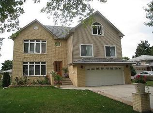 691 Manor Ct, Des Plaines, IL 60016