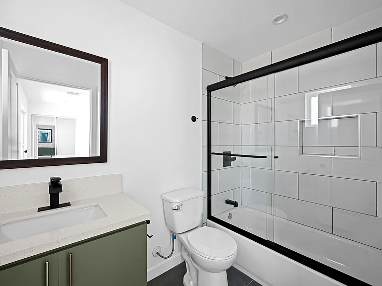 6830 Hazeltine Ave — Photo 29