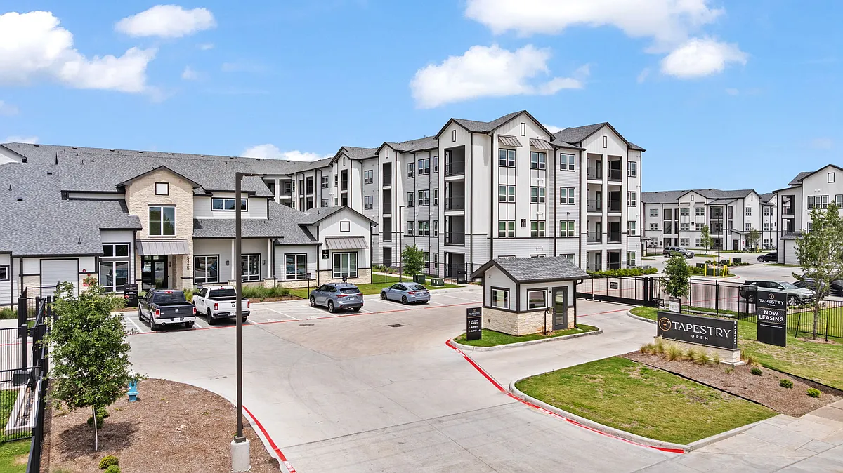 Building Photo - Tapestry Orem