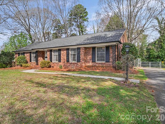 3rd image of 1628 Dixon Rd