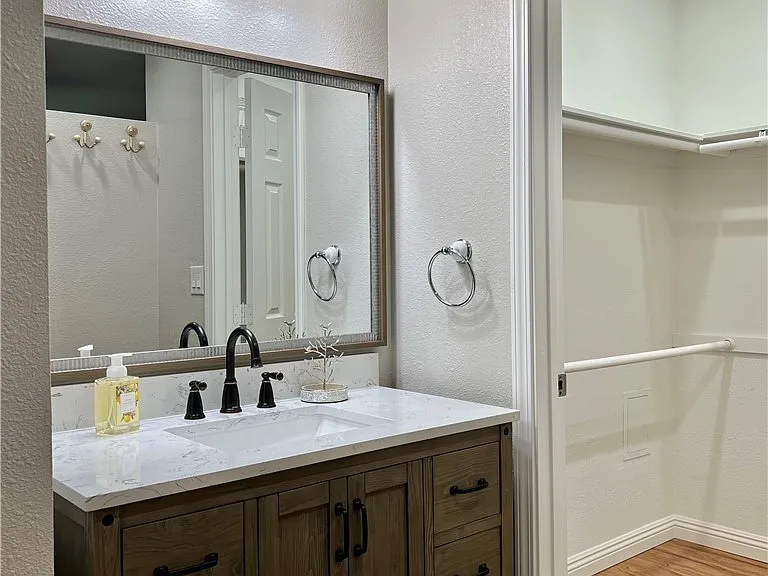 247 Streamwood — Photo 3