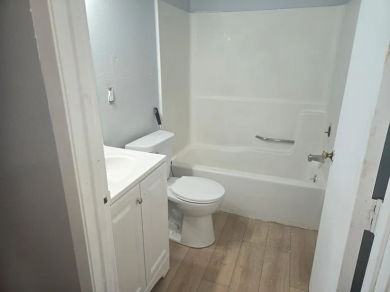 423 State St #1 — Photo 5
