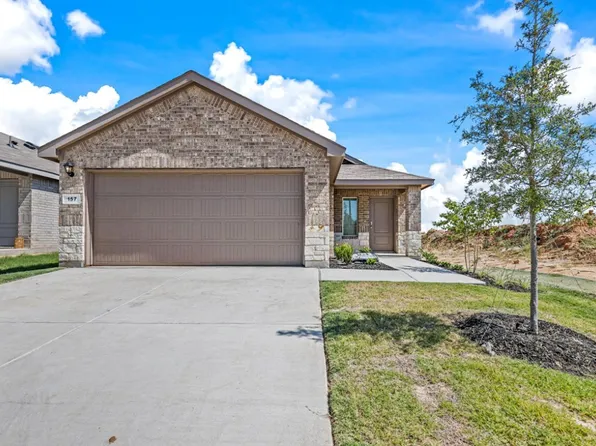 200 Running River Dr, Boyd, TX 76023