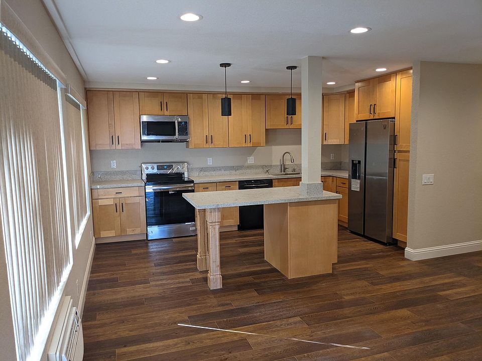 Incredible 15'3" x 9'7" kitchen with new cabinets and appliances