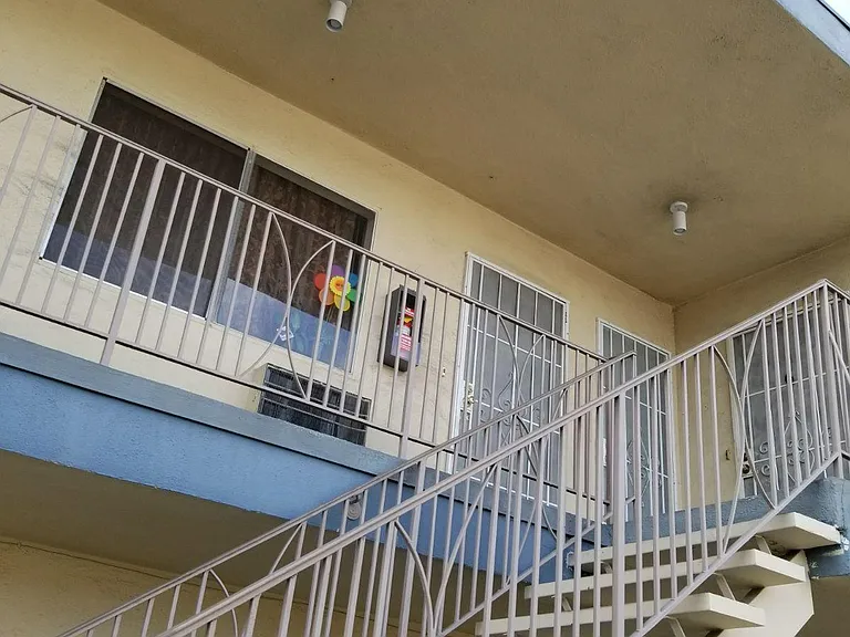 16515 Victory Blvd #8 — Photo 7