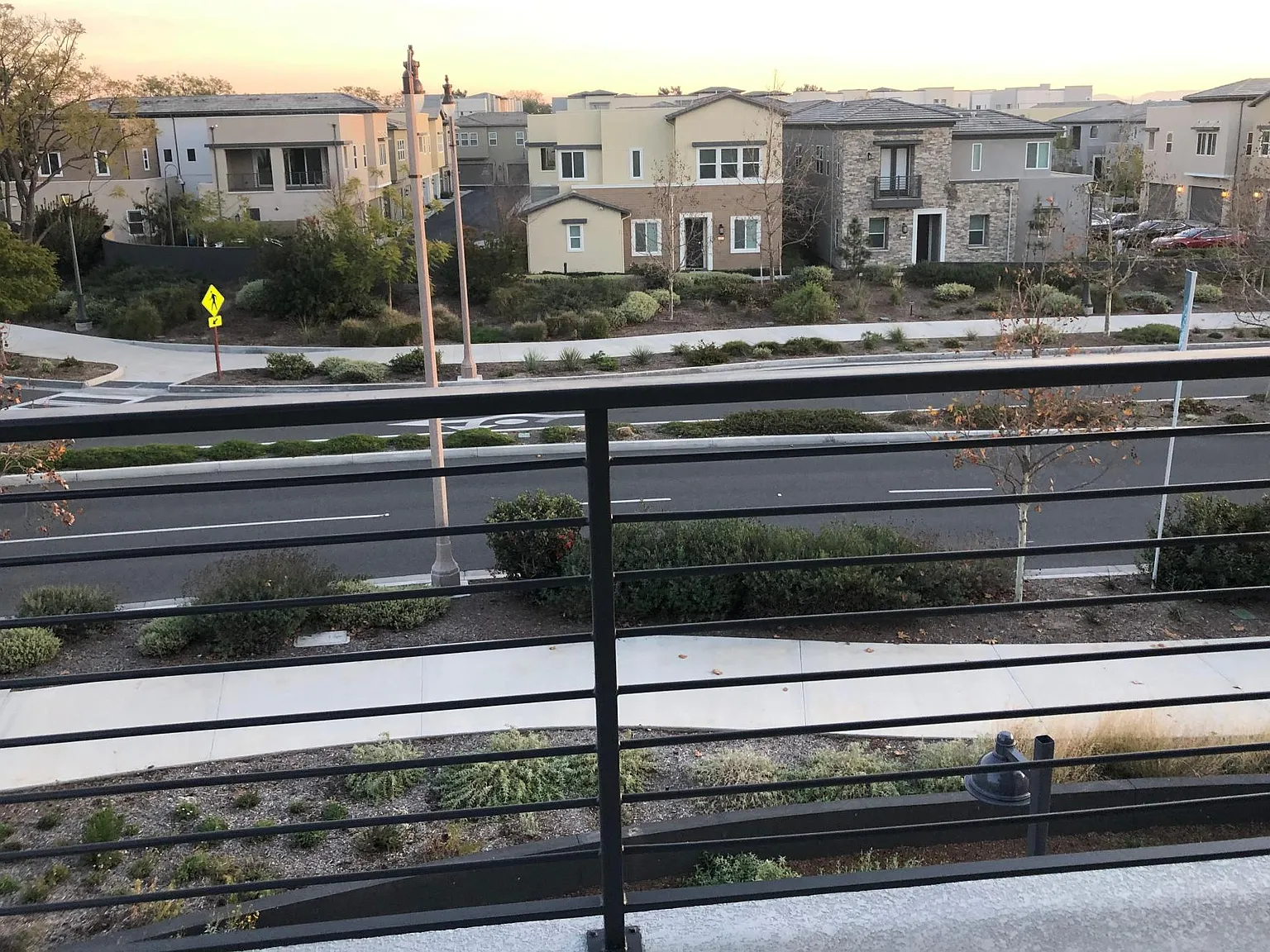 4 bed, 3030 sqft, $6,500 — Photo 3