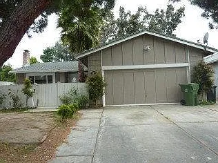 85 Rosewell Way — Photo 1
