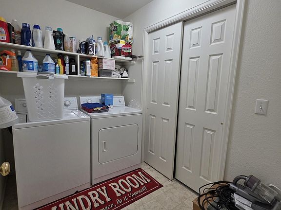 3rd image of 317 Hunters Way