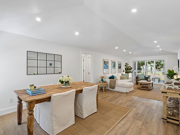 5th image of 16 Twin Oaks Ln