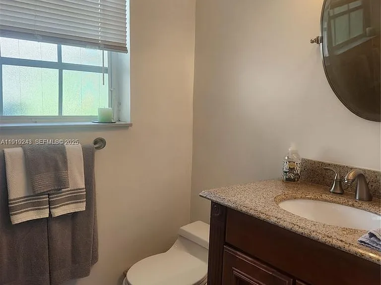 1229 Jefferson St — Photo 15