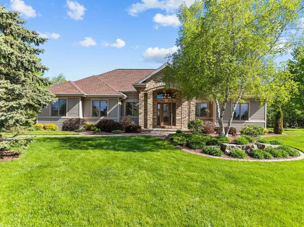 N8454 Muirfield Way, Menasha, WI 54952