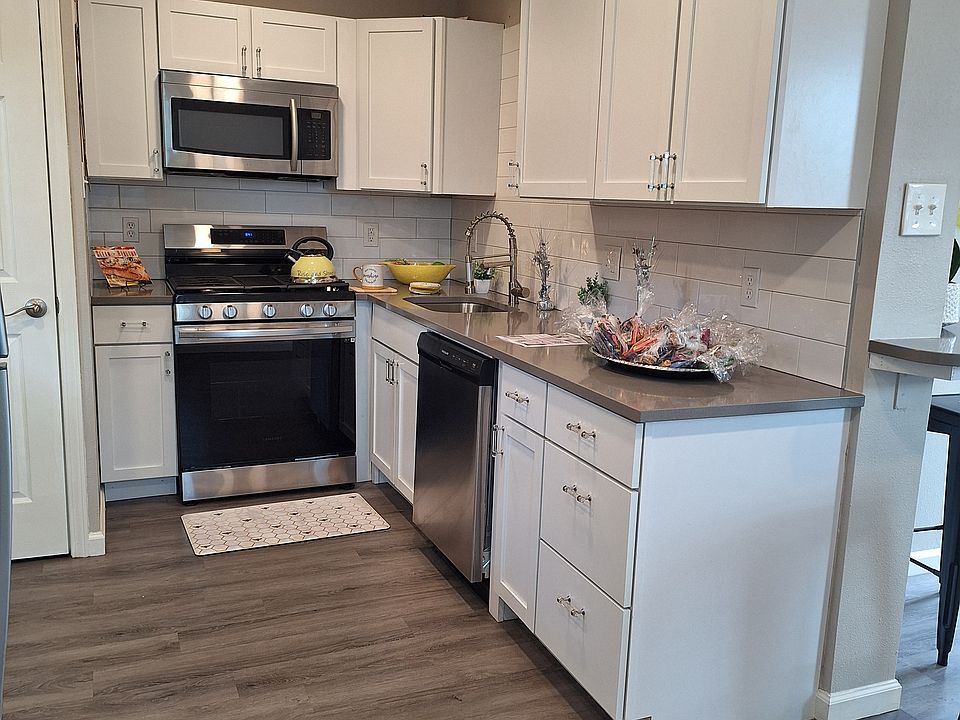1st image of 2612 Rogers Ave #8