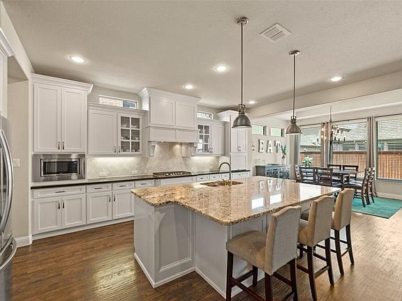 3rd image of 1401 Grassland Dr