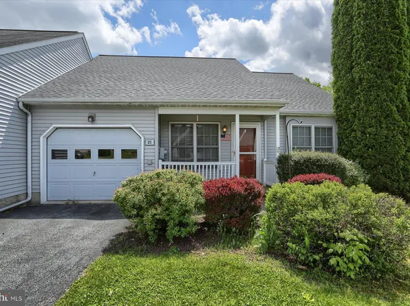21 Oakgrove Ln, Millersville, PA 17551