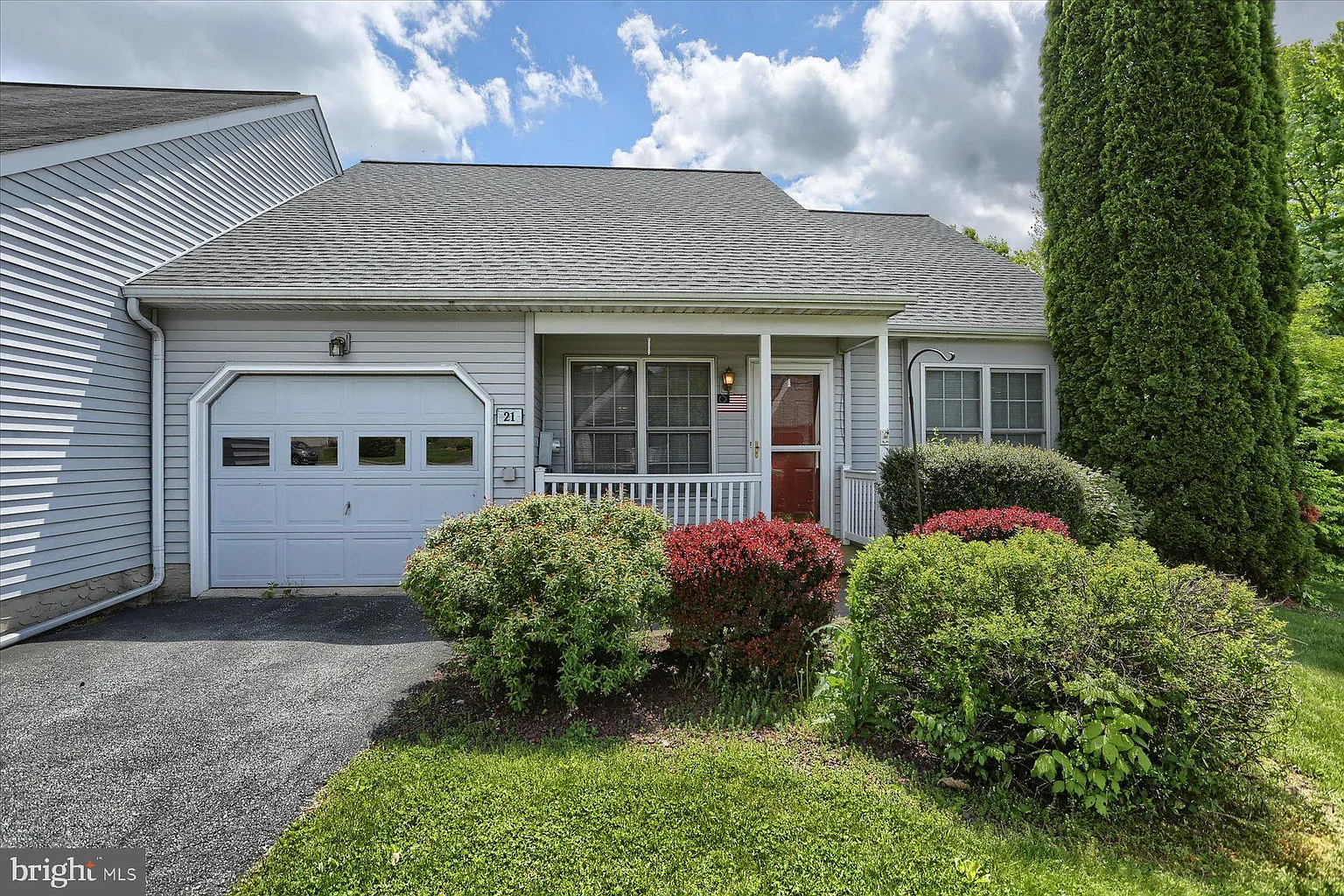 21 Oakgrove Ln photo 1