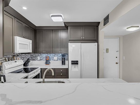 5th image of 3004 NE 5th Terrace #114C