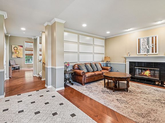 4th image of 2185 Henning Ln