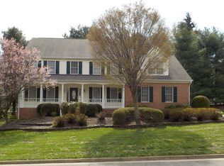 40 Menlough Dr, Warrenton, VA 20186