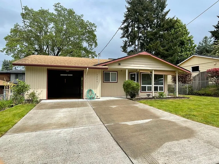 1225 Lee St — Photo 1
