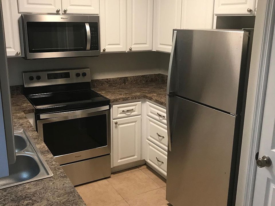1st image of 13616 Embassy Park Ct