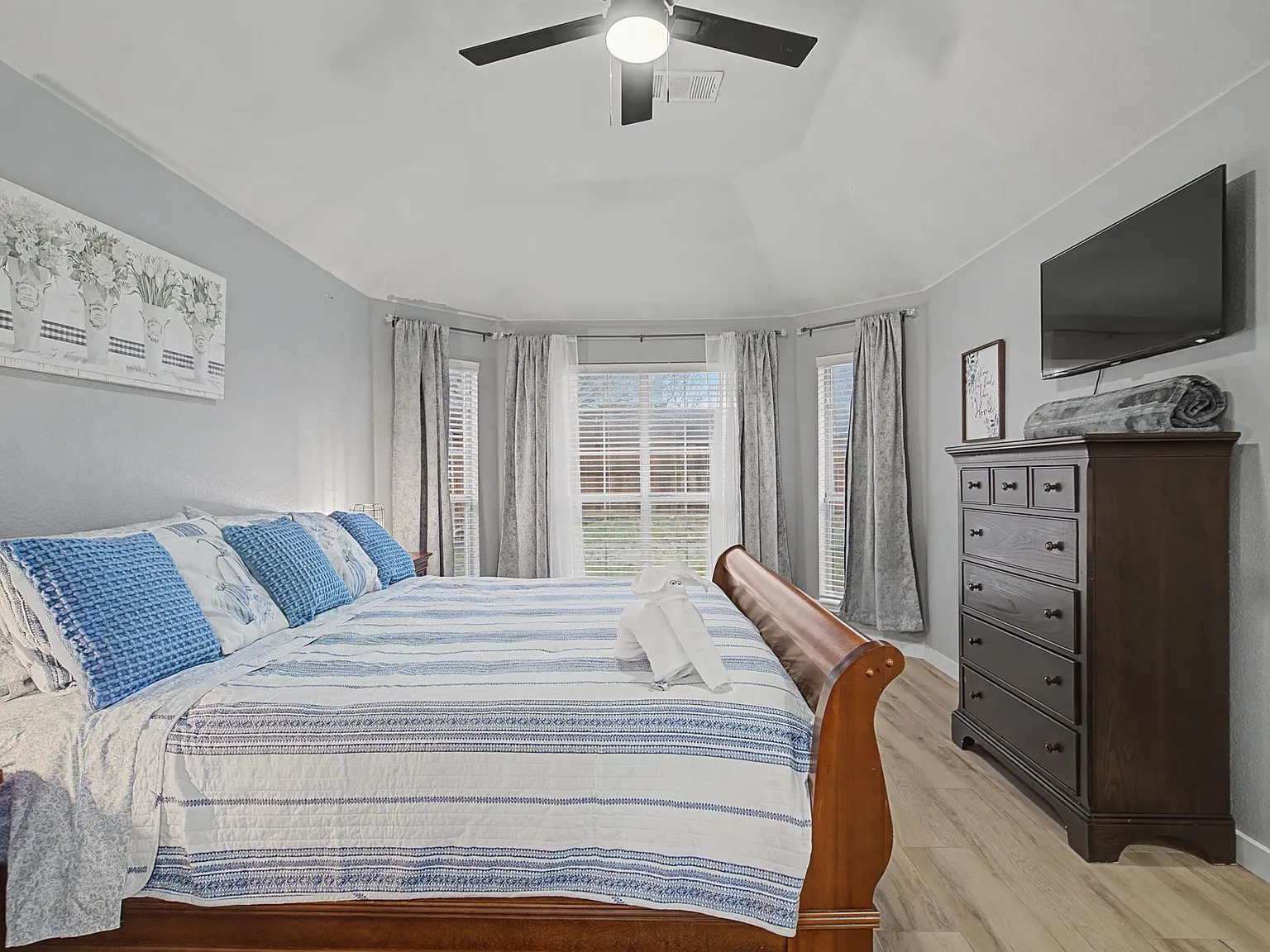 2409 Mallard Dr — Photo 2