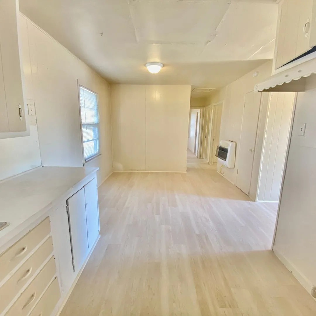 Handyman Special $0 First Month's Rent / "You Fix, You Save Big!! — Photo 4
