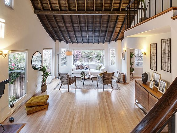 _3_5729 Clover Dr - (26).jpg