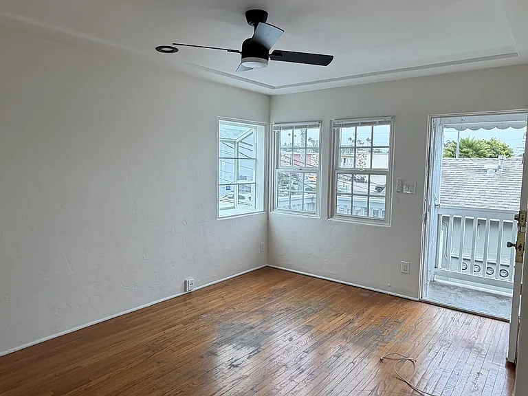 4870 Niagara Ave — Photo 8