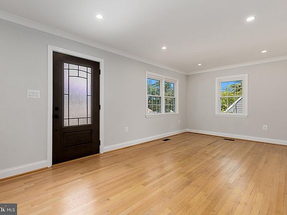 3rd image of 801 Reading Ave