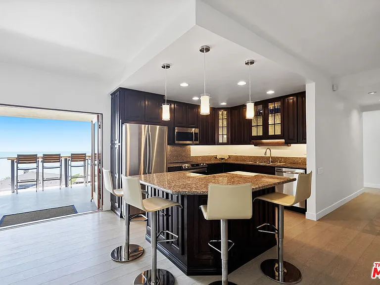 18101 Coastline Dr — Photo 7
