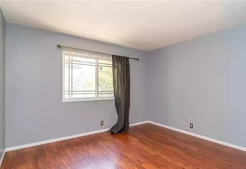 1st image of 905 Yorkshire Dr
