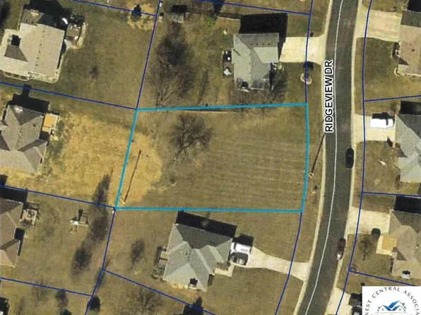 2035 Ridgeview Dr, Sedalia, MO 65301